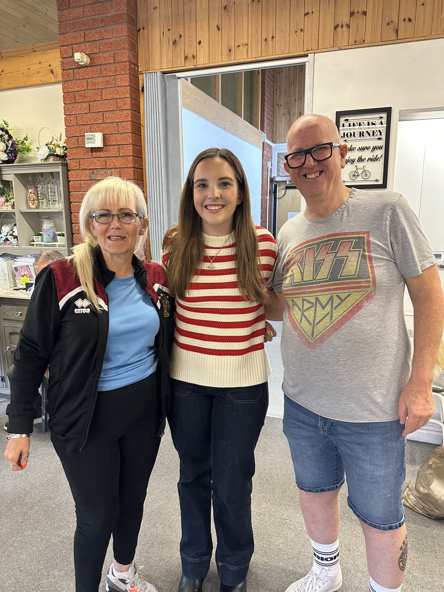 It was lovely to welcome our patron <a href="/ElleJMulvaney/">Elle Jade Mulvaney</a> to the centre today.Elle &amp; her sister Georgia are running the Manchester Half Marathon on Sunday,raising funds for our us.Elle picked up their t shirts &amp; hoodies ready for Sunday. Please donate if you can. justgiving.com/crowdfunding/g…