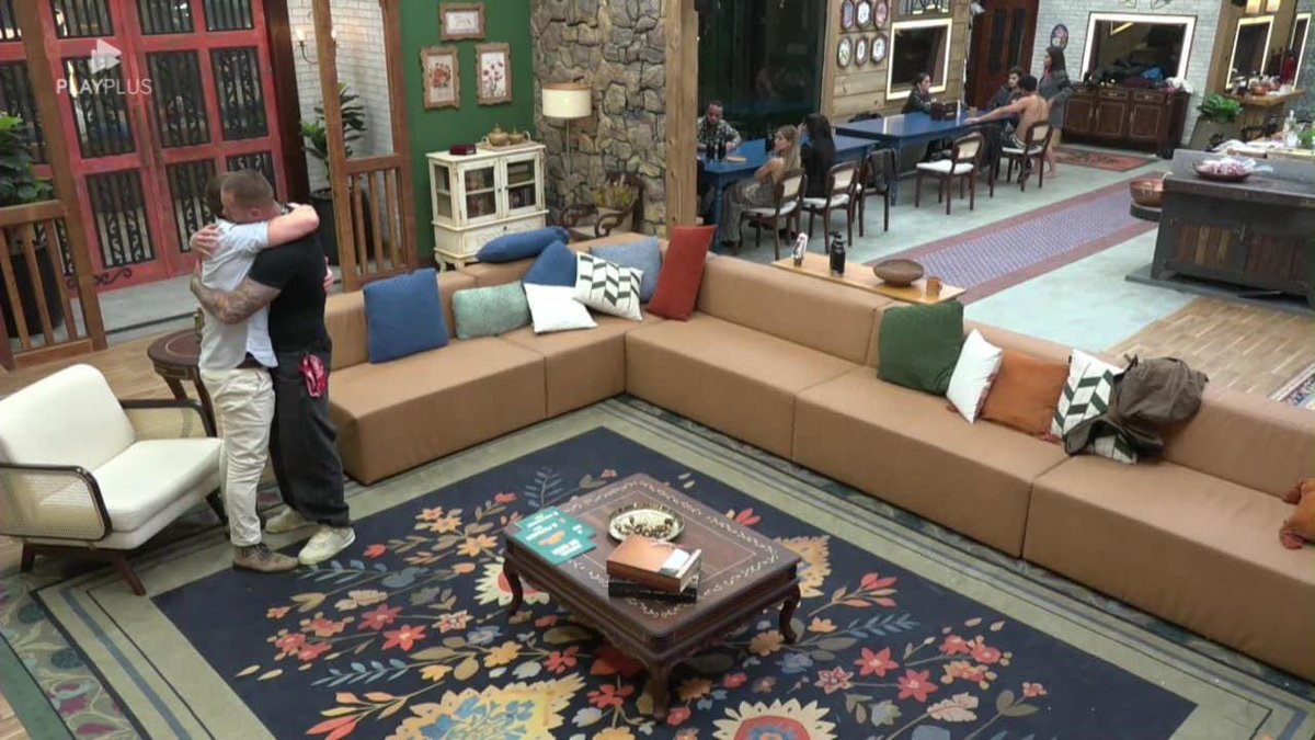 Não é sobre se está certo ou errado. 
E sim é sobre ter empatia. 

#ficasacha #sachabali #yuri #afazenda16

Yuri: Você quer um abraço?
Sacha: 🥺😢
Yuri: Vai dar tudo certo, fechou?