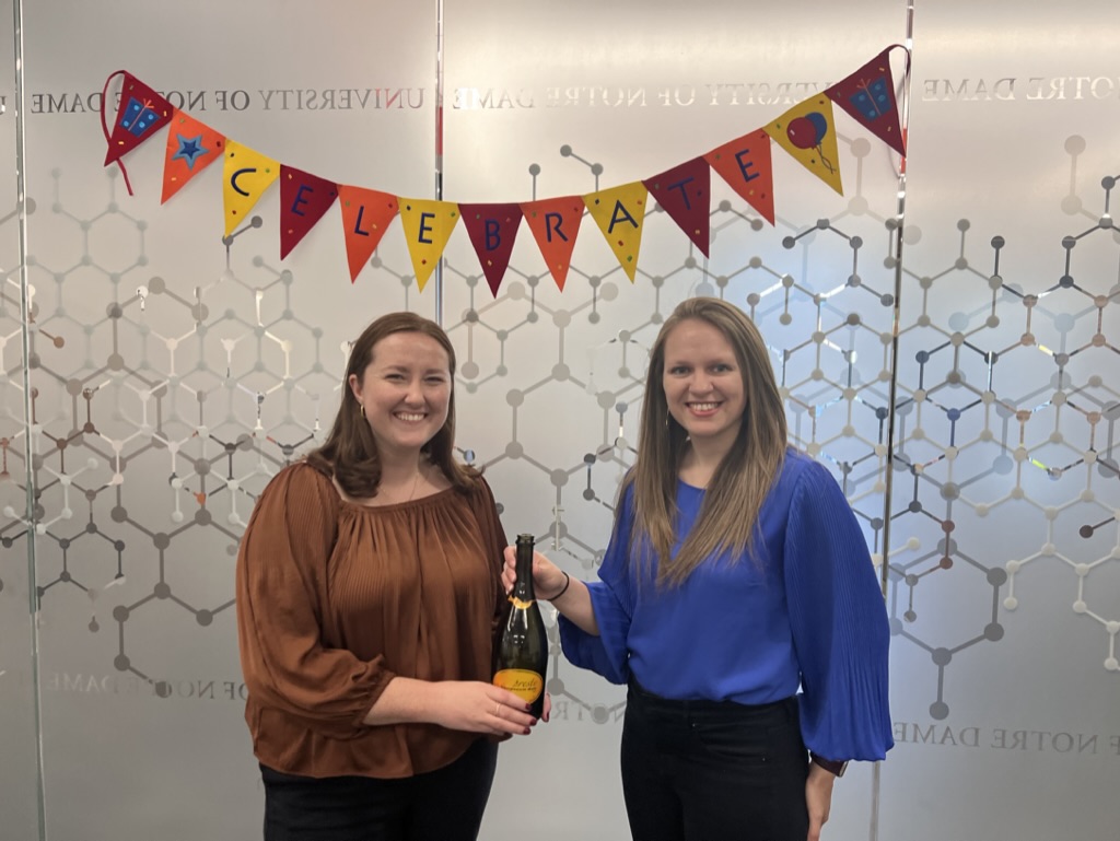 Yesterday, the #MorganLabatND celebrated their fifth Ph.D. candidate, Julia Haas! Julia's wealth of knowledge and enthusiasm for science was shinning bright. Be on the lookout for some upcoming papers, detailing the selective targeting of homologous RNA-binding proteins. 🥂🥳🎉