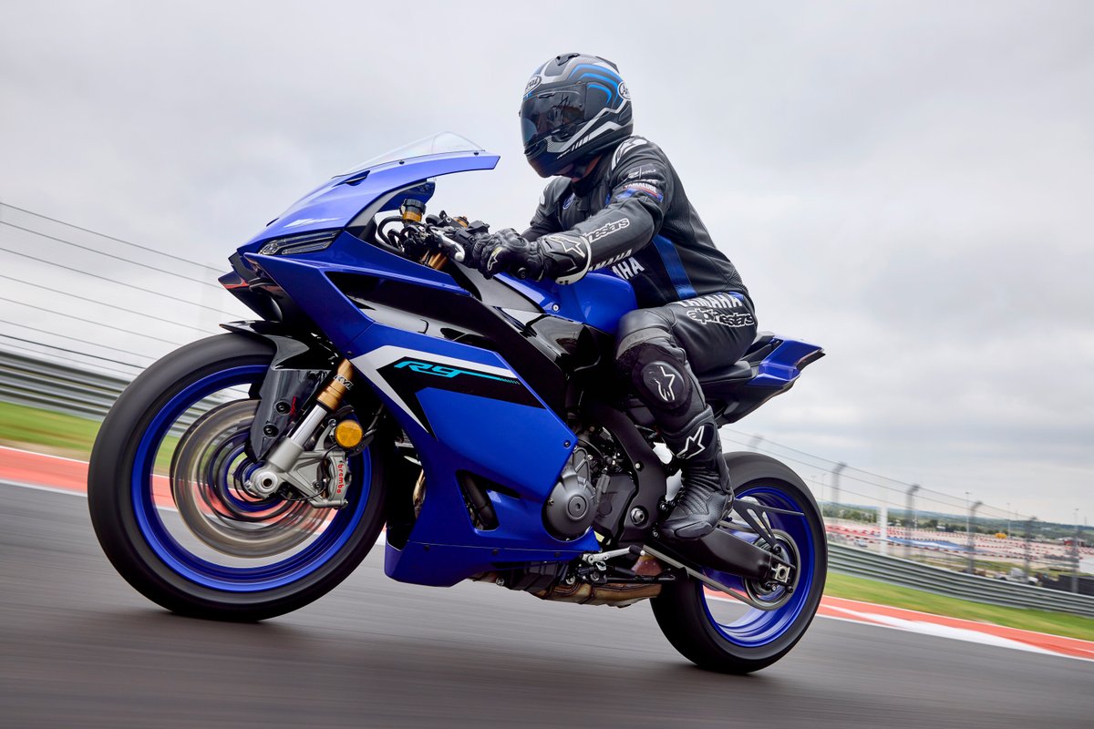MCNnews's tweet photo. BREAKING NEWS!! Yamaha launch long awaited three-cylinder R9 sportsbike for 2025. Full spec available at the link below. What do you make to it? Tell us in the comments. 

https://t.co/lb0f4sfIqO https://t.co/GIySkyNyy0