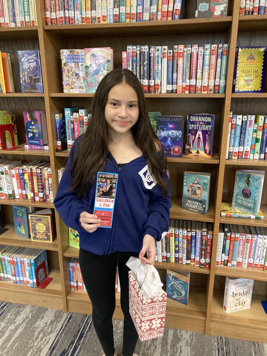 We have a winner of the ⁦<a href="/MsGreenWordNerd/">Ms. Green</a>⁩ bookmark contest! Congratulations to Emily! 📚🙌 ⁦<a href="/JFK_Bethpage/">JFK Middle School</a>⁩