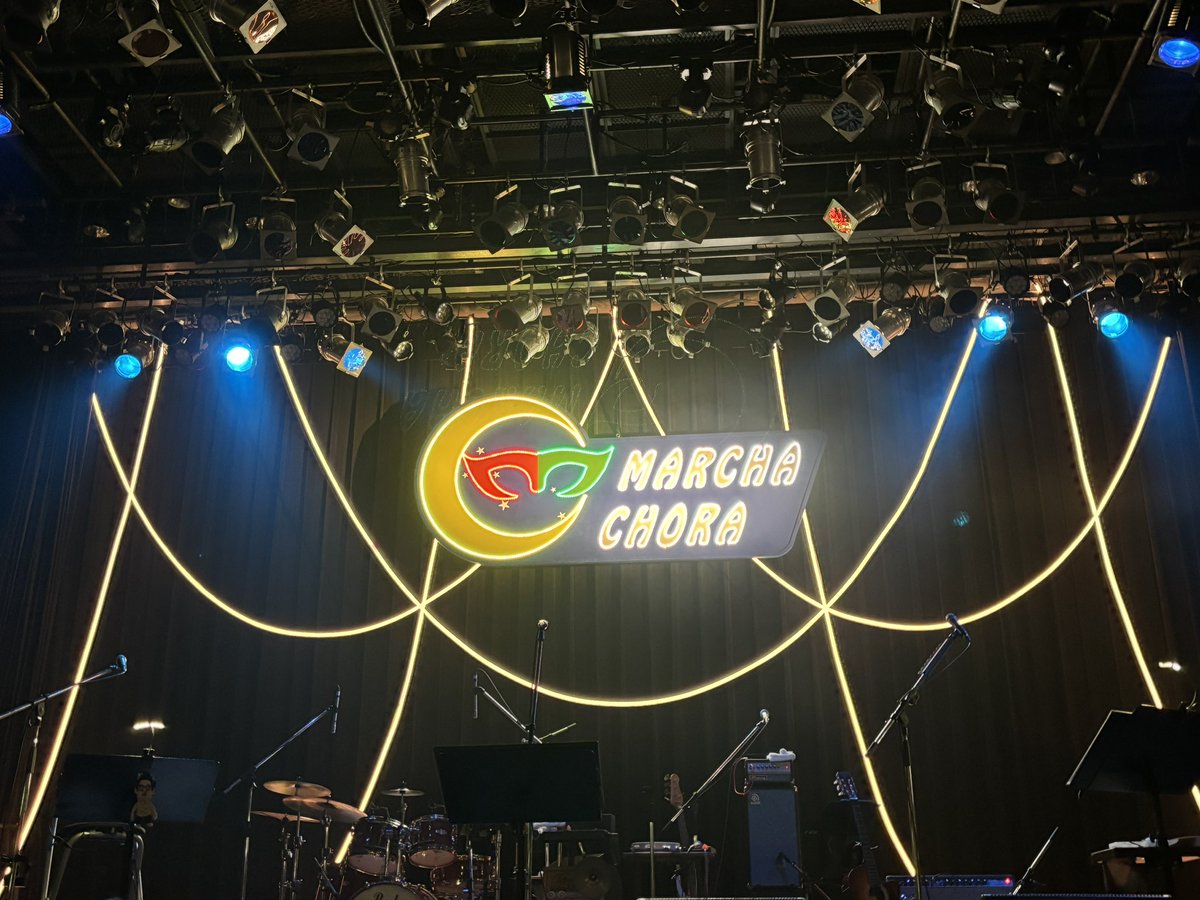 mami19600303's tweet photo. 大阪心斎橋でBEGIN、マルシャライブ！ずっと立ちっぱなし！曲に合わせて体も動かして、心地よい疲れです。大好きな曲も歌ってくれて、楽しかったです🎶
#BEGIN https://t.co/hJjVUxTrTy