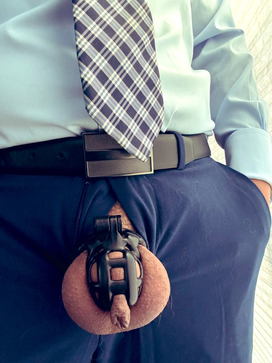 SubSuited4U's tweet photo. Day 9 check in! Forgot to post for day 8 so I let X decide my fate and punishment. Comment below what I can do to make amends, retweet if I should start a post and stay lock during NOvember https://t.co/INB3qciNZM