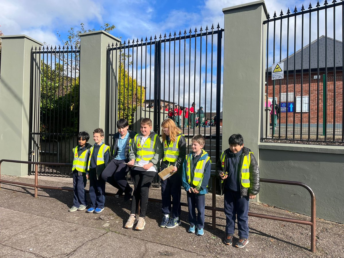 glasheenboys's tweet photo. Our Green Schools Committee completed a Walkability Audit around our school neighbourhood yesterday for National Walk To School Week!!!
@GreenSchoolsIre
@Dept_Transport
#W2SW
#WalkToSchool24
#GreenTravel https://t.co/KydkBR82Ul