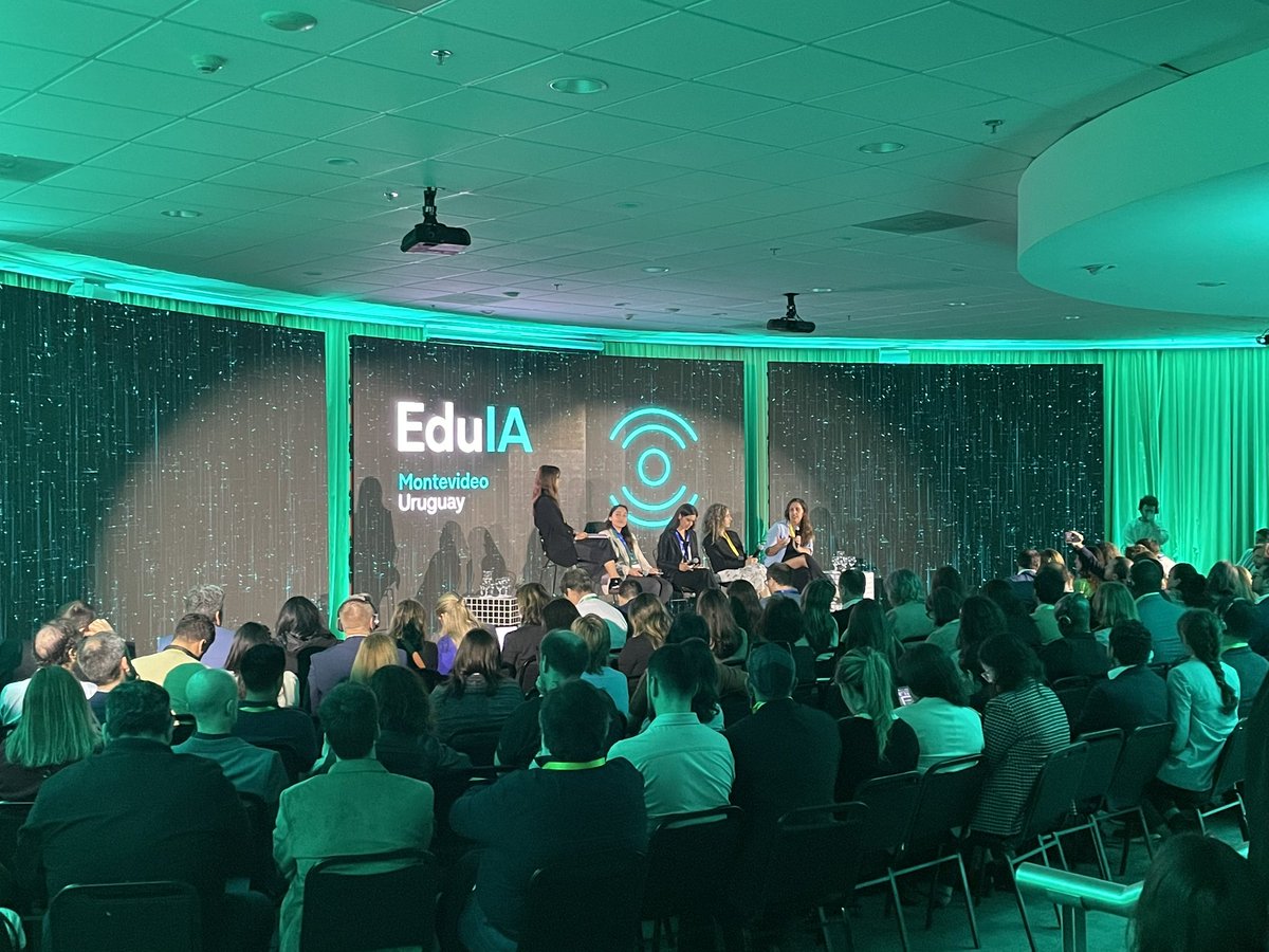 Inteligencia artificial, educación, ciudadanía, ética, inclusión. Adaptación al cambio con una velocidad sin precedentes. Muchas reflexiones imprescindibles  #EduIA <a href="/Ceibal_Uy/">Ceibal</a>