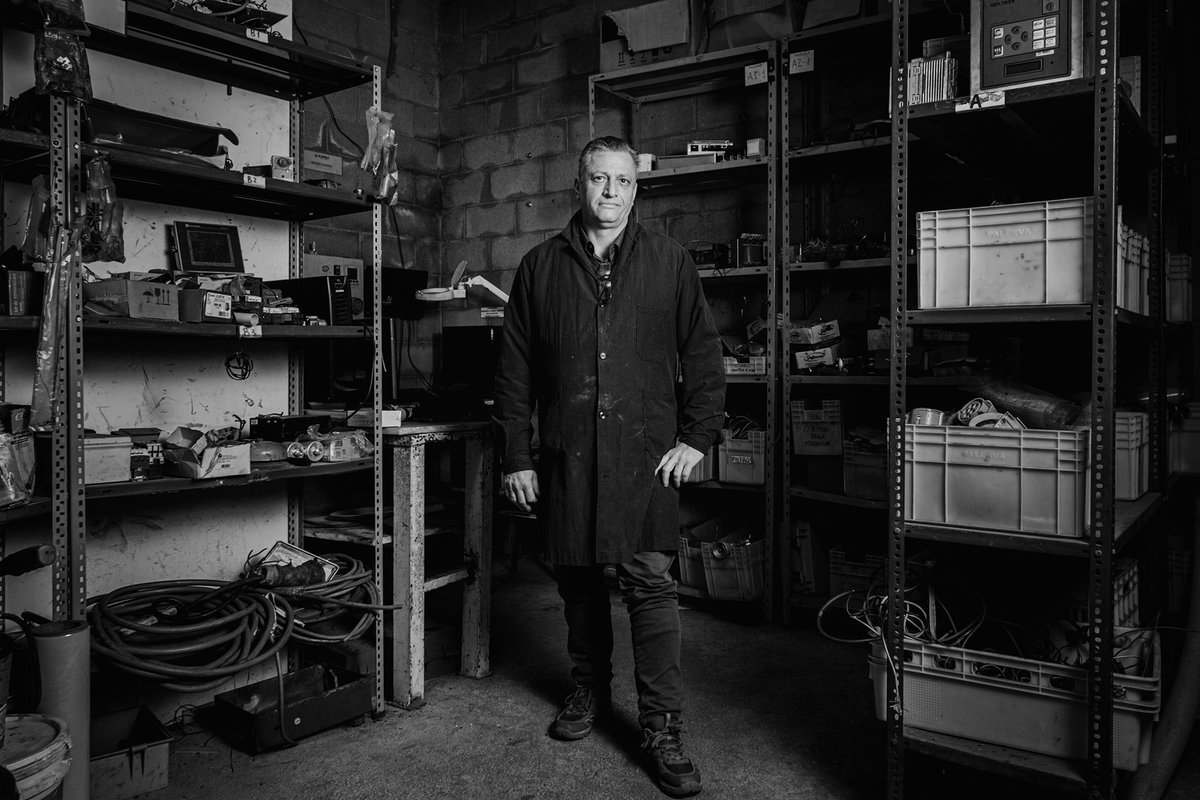 ElNobleAr's tweet photo. Horacio, Jefe de Mantenimiento
En su universo de cables, fusibles y repuestos, no hay desafío que no pueda superar. Y no es poco decir! 
Es que Horacio tiene bajo la manga del guardapolvo un motor, un ancla. Nunca se lo olvida. La esperanza de que siempre todo puede mejorar. 🌟 https://t.co/ifCKFQ66KH