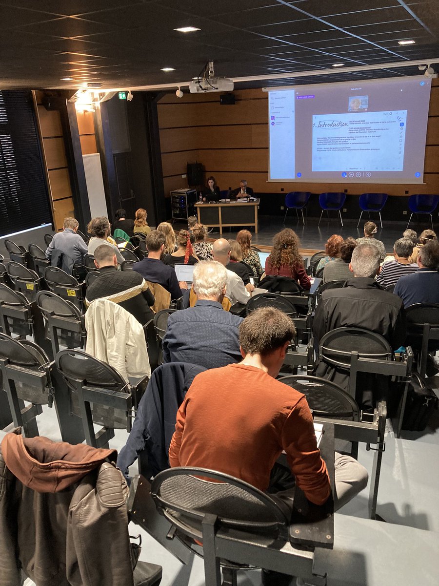 dsden18's tweet photo. Ouverture par M. le directeur académique de la réunion de rentrée du réseau EAC à l’ENSA de Bourges
➡️ une stratégie en action 
➡️ un territoire engagé

Pour une ambition commune au service de la réussite des élèves 
🎼🎭🎨🎻 https://t.co/Dq429gmMvZ