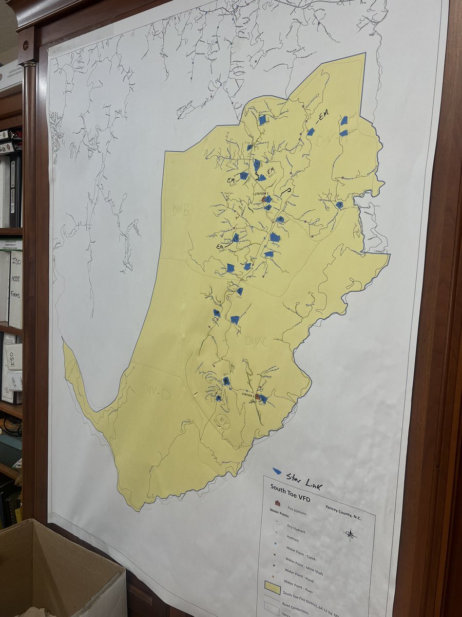 gbiffle's tweet photo. Pretty cool to see how this community  of South Toe has exact pins of where @Starlink units have been deployed so people can stay in touch since no power or cell service still https://t.co/2mz4J01gmk