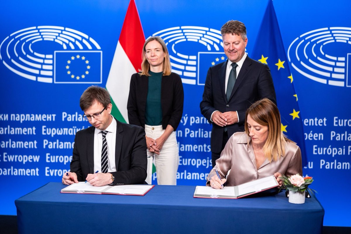 JanosBoka_HU's tweet image. 🖋️Representing @HU24EU with @EP_President we signed legislations finalized during our presidency. These legislations introduce new provisions in the area of the #SingleMarket and market surveillance, strengthening the EU's ability to respond to market emergencies.