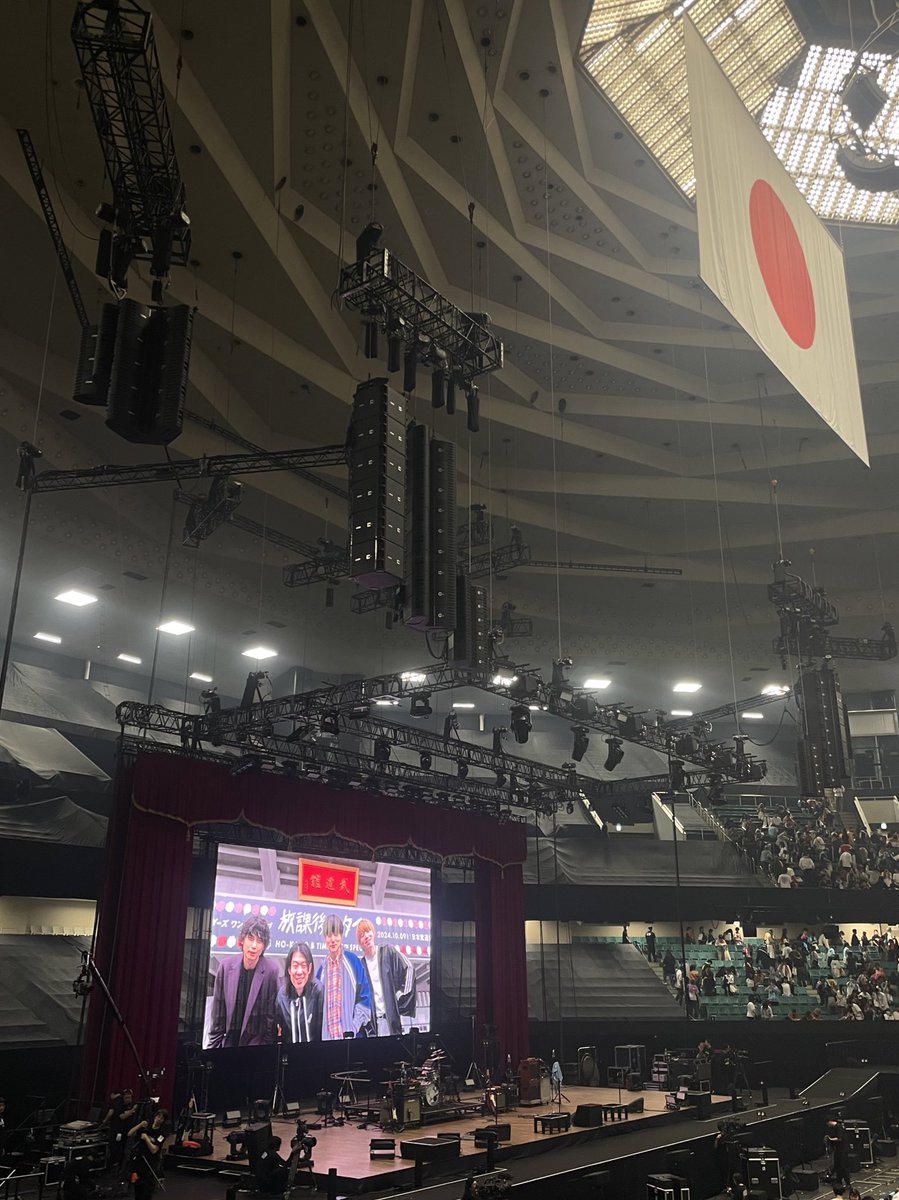 macarock629's tweet photo. 大好きなバンドが武道館に初めて立つ瞬間に立ち会えて幸せ😭
何度もありがとうって言ってくれて、今日は通過点にすぎず必ずまた武道館に立ちたいって言ってくれて嬉しかった また一番素晴らしい夜が更新された〜〜ハンブレッダーズありがとう https://t.co/gzg9FnpLH1