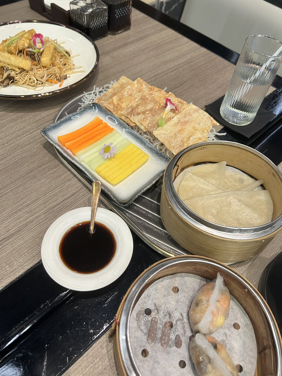 เทศกาลกินเจนี้กินอะไรไปบ้าง หลังจากไปจัดมา10กว่าร้าน ท้อปๆลิสของเราเลยจะมี:

1. ฮั่วเซ่งฮง
2. Mott32
3. ยู้ ลูกชิ้นปลา
4. Pengyou Cuisine

<a href="/Kin24hrs/">กิน24ชั่วโมง</a> <a href="/aroii/">@aroii บอกต่อ</a> #เทศกาลเจ #กินเจ2567   <a href="/huasenghong/">HuaSengHong</a> <a href="/Mott32HK/">Mott 32</a>