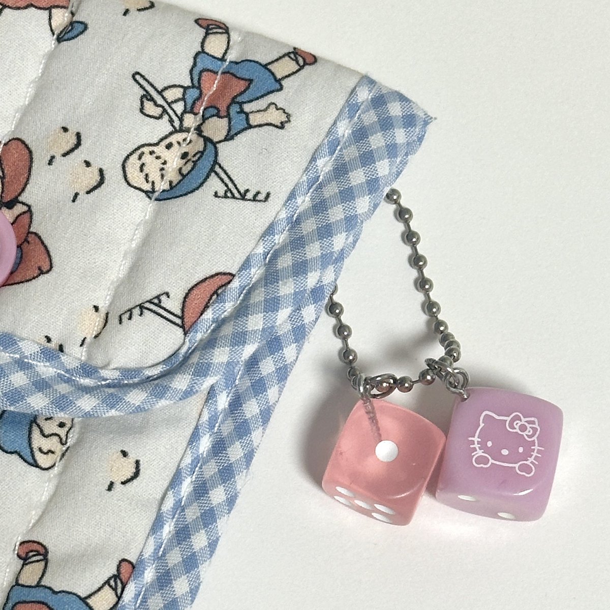 #RT 추첨 한분께 선물을 드려요!!

헬로키티 행운의 주사위 키링🩷
*구매링크: witchform.com/deposit_form/6…

#RT이벤트 #알티이벤트 #이벤트
팔로우시 당첨 확률이 올라갑니다!