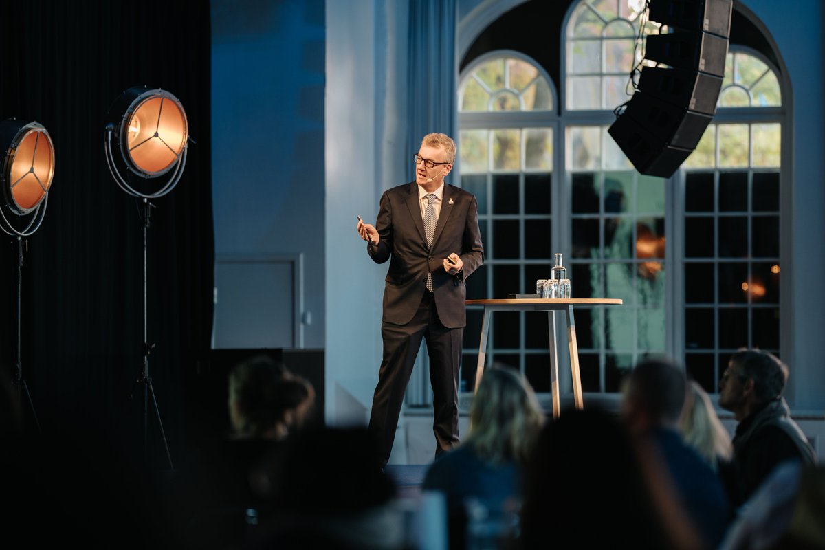 Princeton Chemistry (@princetonchem) on Twitter photo David MacMillan <a href="/MacMillan_Lab/">MacMillan Group</a> spoke last week to teachers from 30 countries at the Annual <a href="/Nobel/">Nobel</a> Teacher Summit in Stockholm, where he underscored the importance of teachers to his science.
(Shout out to Miss McKean <a href="/NewStevenstonPr/">New Stevenston PS & Nursery Class</a>.) David MacMillan <a href="/MacMillan_Lab/">MacMillan Group</a> spoke last week to teachers from 30 countries at the Annual <a href="/Nobel/">Nobel</a> Teacher Summit in Stockholm, where he underscored the importance of teachers to his science.
(Shout out to Miss McKean <a href="/NewStevenstonPr/">New Stevenston PS & Nursery Class</a>.)