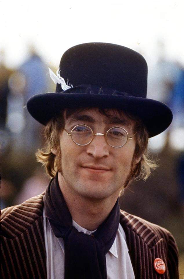 OmarDeCba's tweet photo. Cuando te propongas un desafío importante, tenés que elegir una fecha significativa.
Yo, elegí el 9 de octubre por este GENIO, y llevo 12 años libre de tabaco.
¡Feliz cumpleaños #John!

#JohnLennon vive en nuestros corazones. ♥️
@stifenkin https://t.co/iuQD9YMjVj
