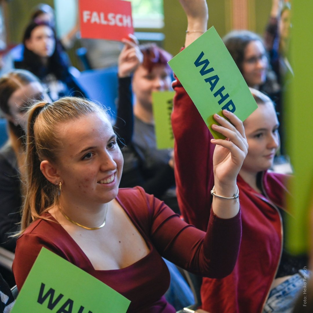 Die Vielfalt des Lehrerberufes steht im Fokus der Herbst-Uni, die gerade zum ersten Mal an der MLU stattfindet. Bildungsministerin Eva Feußner hat heute zahlreiche Fragen der rund 70 teilnehmenden Schülerinnen und Schüler beantwortet. campus-halensis.de/herbst-uni/
