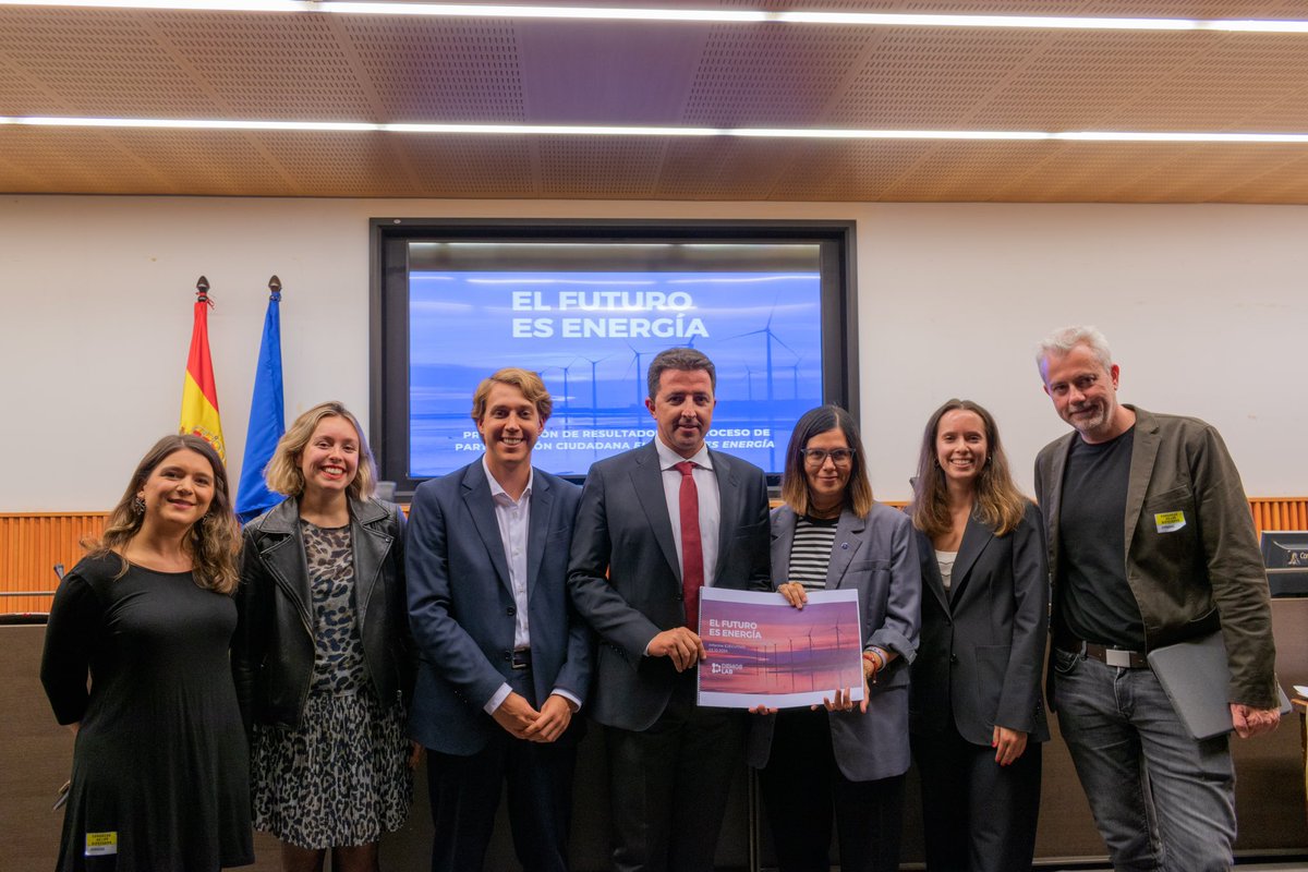 demos_lab's tweet photo. 📣 ¡Los jóvenes llevamos nuestra voz al @Congreso_Es sobre transición energética!😉
➡️ Gracias a los ➕ de 8000 jóvenes que contestasteis y a: @santipisonero @elsaarnaizchico @MiriamJLas @F_Armengol Alberto Herrero del @ppopular e Isabel Pérez del @PSOE 
@mariacasoes… seguimos https://t.co/pxhLrLOTgF