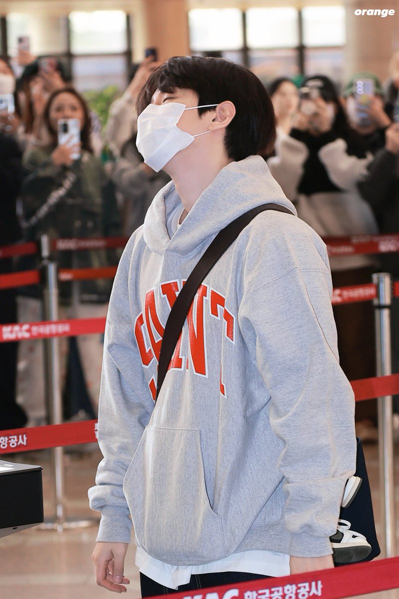 241005   GMP   출국 

#백현 #BAEKHYUN #ベッキョン 
<a href="/B_hundred_Hyun/">Baekhyun_EXO</a> <a href="/BAEKHYUN_INB100/">BAEKHYUN_official</a>