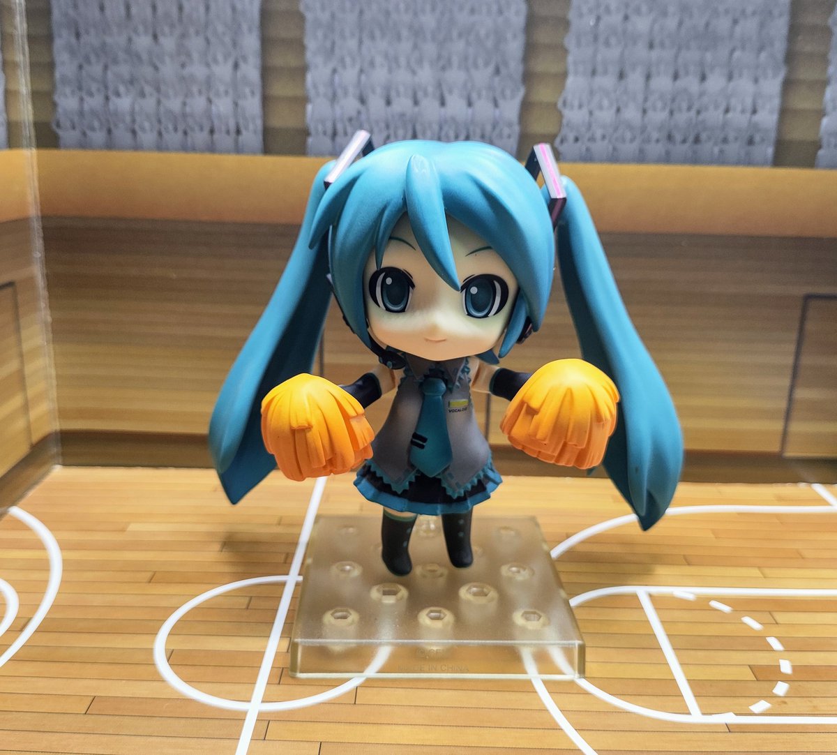 lujinki321382's tweet photo. 初音和命運石之門黏土人 啦啦隊服版本 https://t.co/kFlJMsVeaE