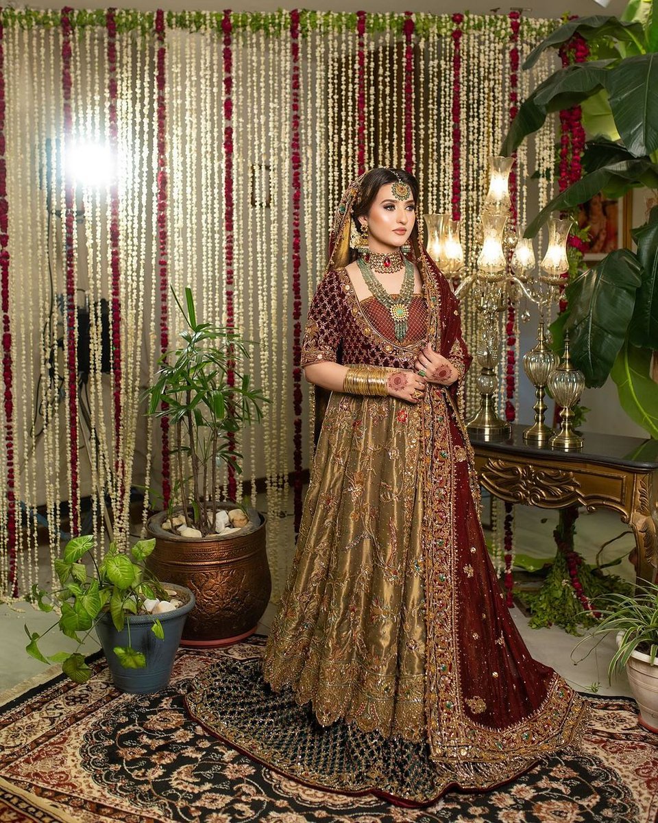Presenting a stunning maroon and gold #bridal_peshwas, adorned with intricate details. Paired with a luxurious maroon dupatta and a flowing farshi sharara, it exudes grace and sophistication. #bridalwear #indianfashion
WhatsApp: +44(0)7807751166 
Email: sale@onitaa.co.uk