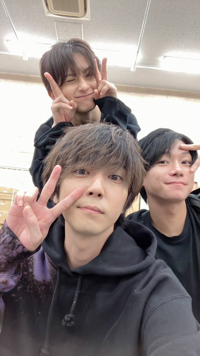 asa10_y's tweet photo. フルバファイナル稽古、今日は衣装つき通しだったよー！
残りの稽古も紫呉全開でいきます。

なおやとしょーへーとピースと！ https://t.co/1K8CR8ns7F