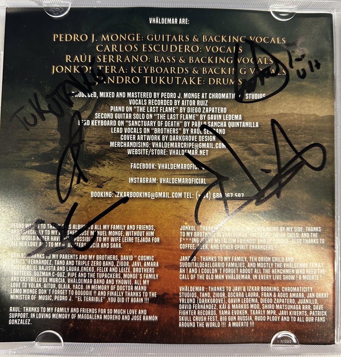tyunenjump's tweet photo. 最後に出演者全員と記念撮影。
SPANISH METAL ATTACK!、最高に楽しかったです🇪🇸🤘✨
Evokenさん、ありがとうございました😊

終演後には新譜にVHÄLDEMARのメンバーからサインも頂きました☺️
#VHÄLDEMAR
#BLOODHUNTER
#RISETOFALL
#UNARMEDCROWD https://t.co/CtSWuTbGVe