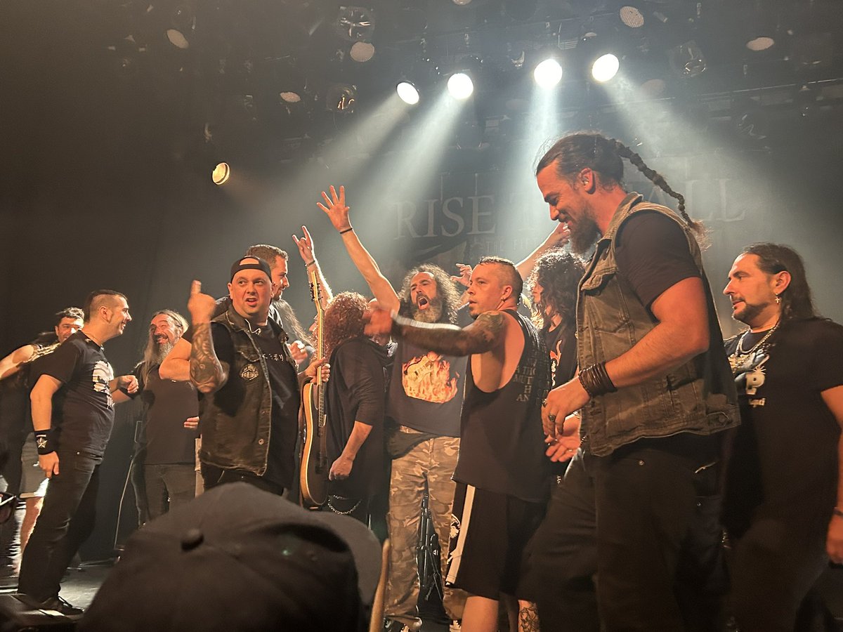 tyunenjump's tweet photo. 最後に出演者全員と記念撮影。
SPANISH METAL ATTACK!、最高に楽しかったです🇪🇸🤘✨
Evokenさん、ありがとうございました😊

終演後には新譜にVHÄLDEMARのメンバーからサインも頂きました☺️
#VHÄLDEMAR
#BLOODHUNTER
#RISETOFALL
#UNARMEDCROWD https://t.co/CtSWuTbGVe