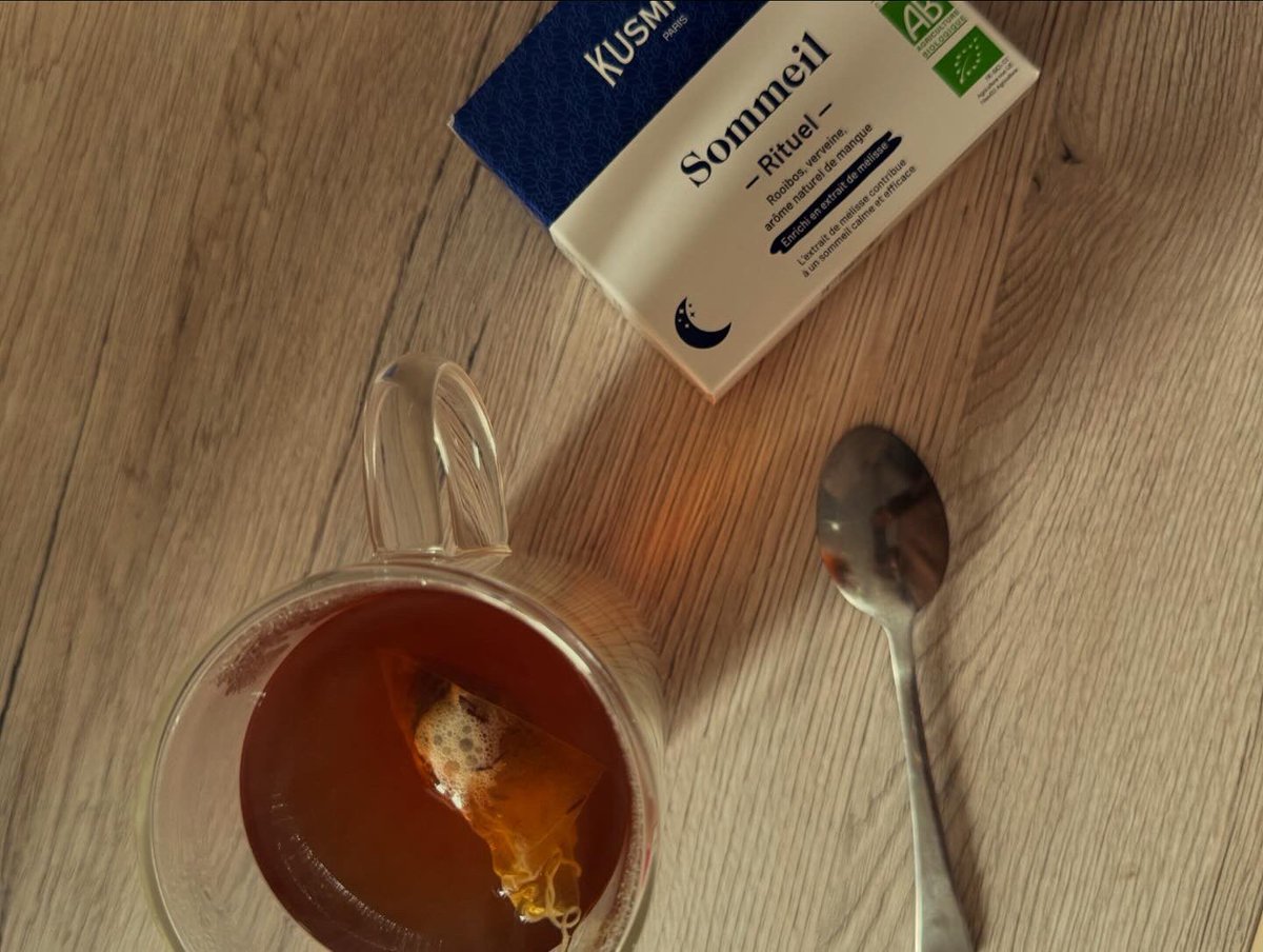 Cyrille230's tweet photo. 💙🤍💙 

Avec Rituel Sommeil, prenez soin de vous tout en vous faisant plaisir !

Améliore la qualité du sommeil, réduit le temps d’endormissement et favorise un sommeil réparateur. 

Sans théine, pour favoriser la relaxation.

#BienEtreAvecKusmi #KusmiTea #Rituel 

💙🤍💙 https://t.co/ib6ahmHtRx