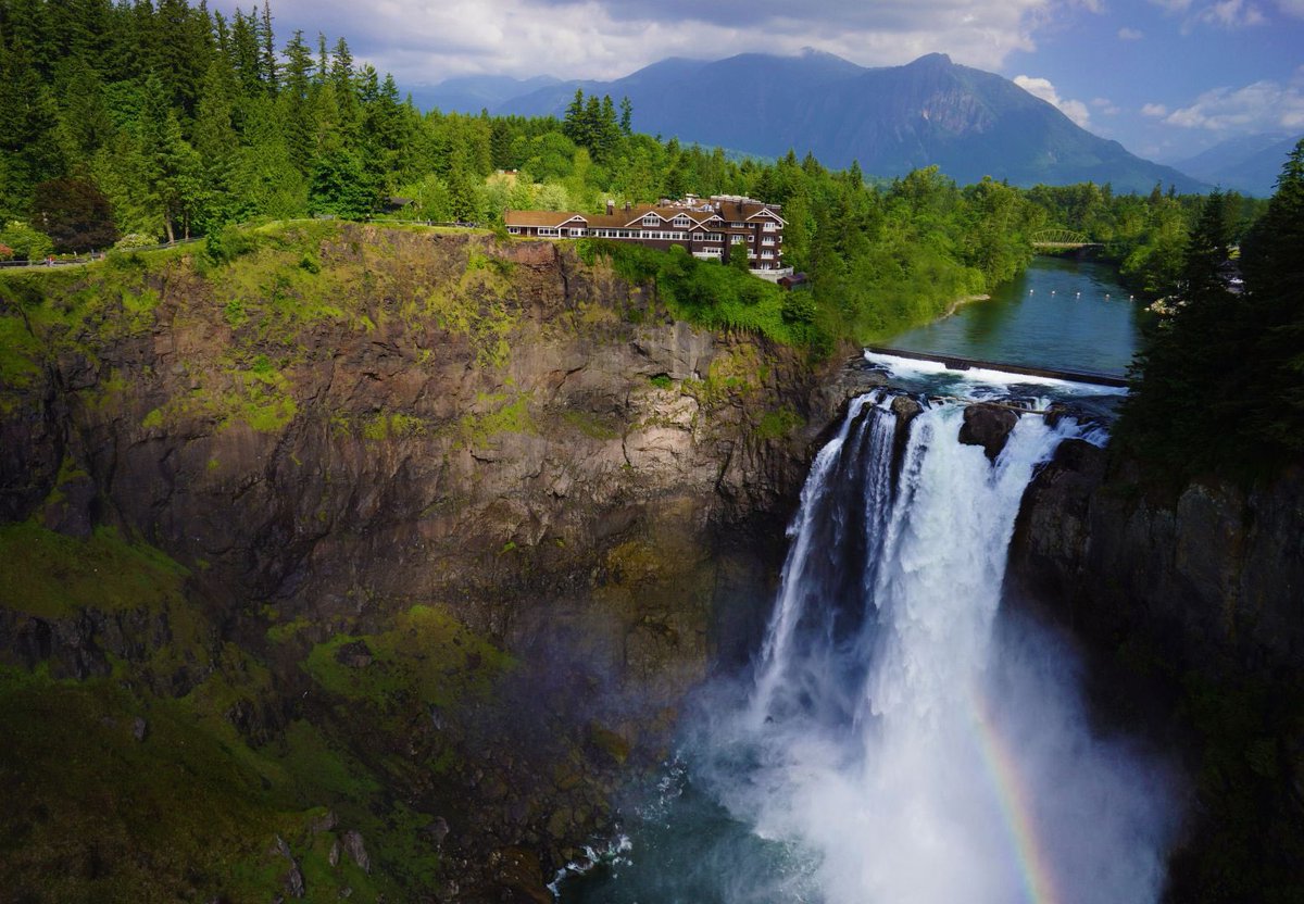 RosannaPansino's tweet photo. In addition to spending the weekend in a magical tree house I also got the privilege to stay at the Salish Lodge & Spa for a few days. 

It is owned by the Native American Snoqualmie Tribe. It’s an absolutely beautiful and sacred place. I grew up in Seattle and I highly recommend anyone visiting the area to spend some time here as a guest if you like to be surrounded by nature, forest hikes, amazing fresh food and dog friendly folks.  It’s one of my favorite places to stay 🌲🌹💕