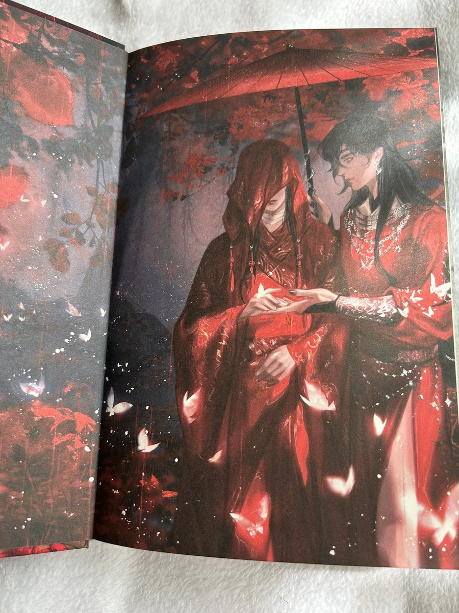 天官賜福1巻の左からスペイン語版、ドイツ語版、フランス語版。 どれも