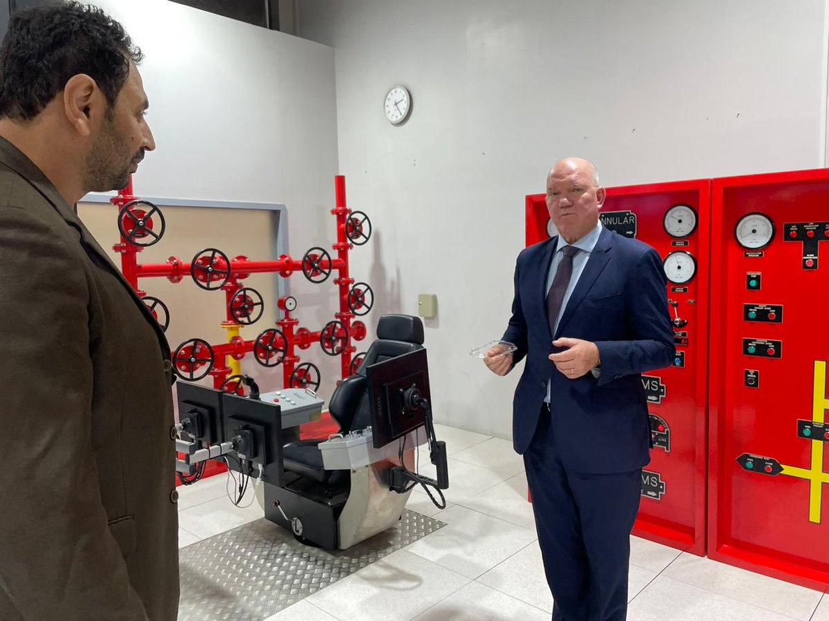 I visited ⁦⁦<a href="/EnergyTech_SA/">EnergyTech</a>⁩, a training and certification center in Dammam for young 🇸🇦workers to meet the skills asked for in the private energy industry sector. And yes, I flunked my virtual reality welding test. 🙏🏻 #Bassam_Al_Bukhari for a fascinating tour.