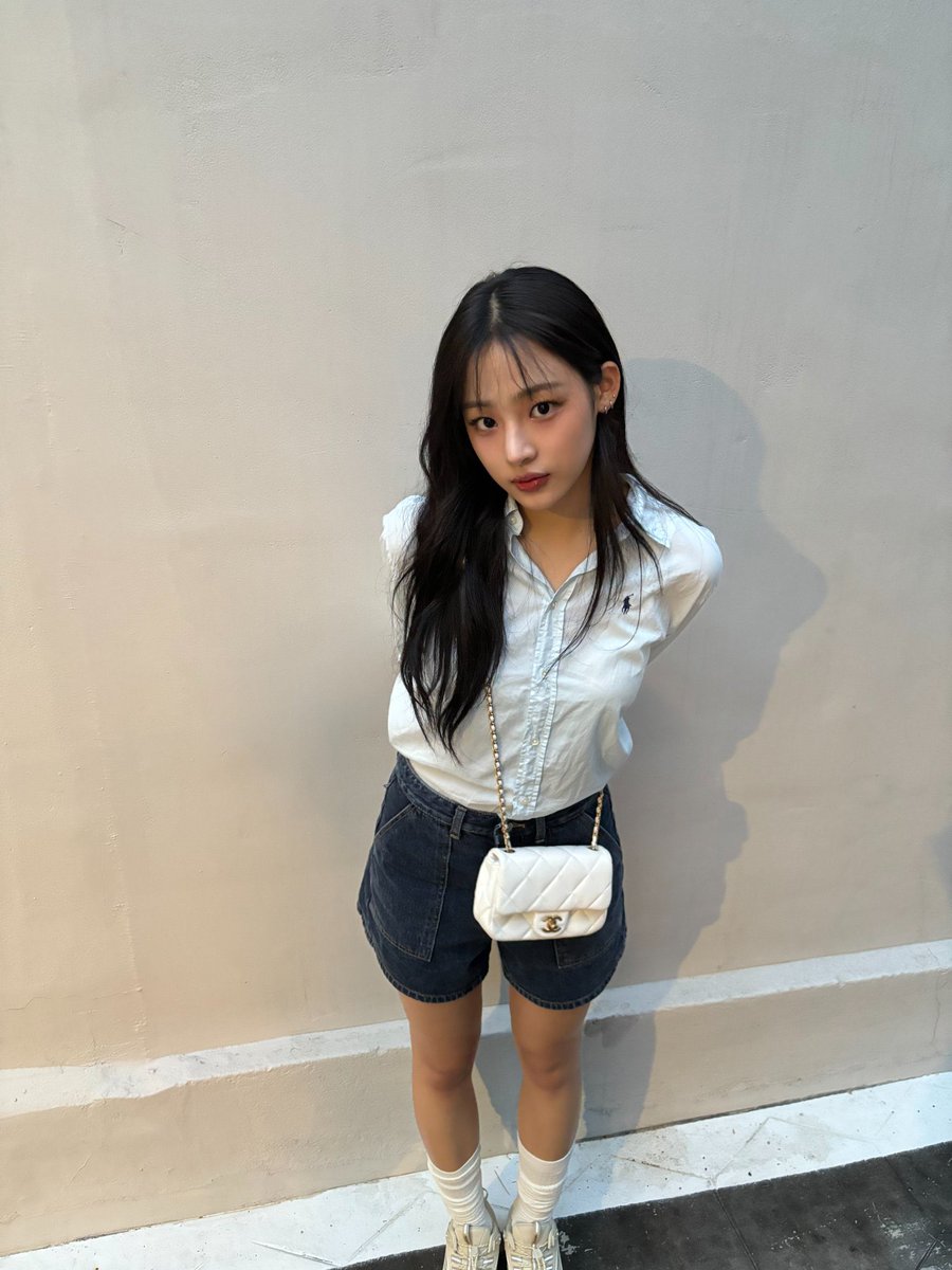 dressed in a timeless polo and jeans, with my chanel bag resting softly on my arm and a delicate bouquet in hand, the day felt effortlessly graceful. the charm of simplicity, with petals adding a touch of sweetness, made everything feel beautifully serene and chic. ₍ᐢ. .ᐢ₎