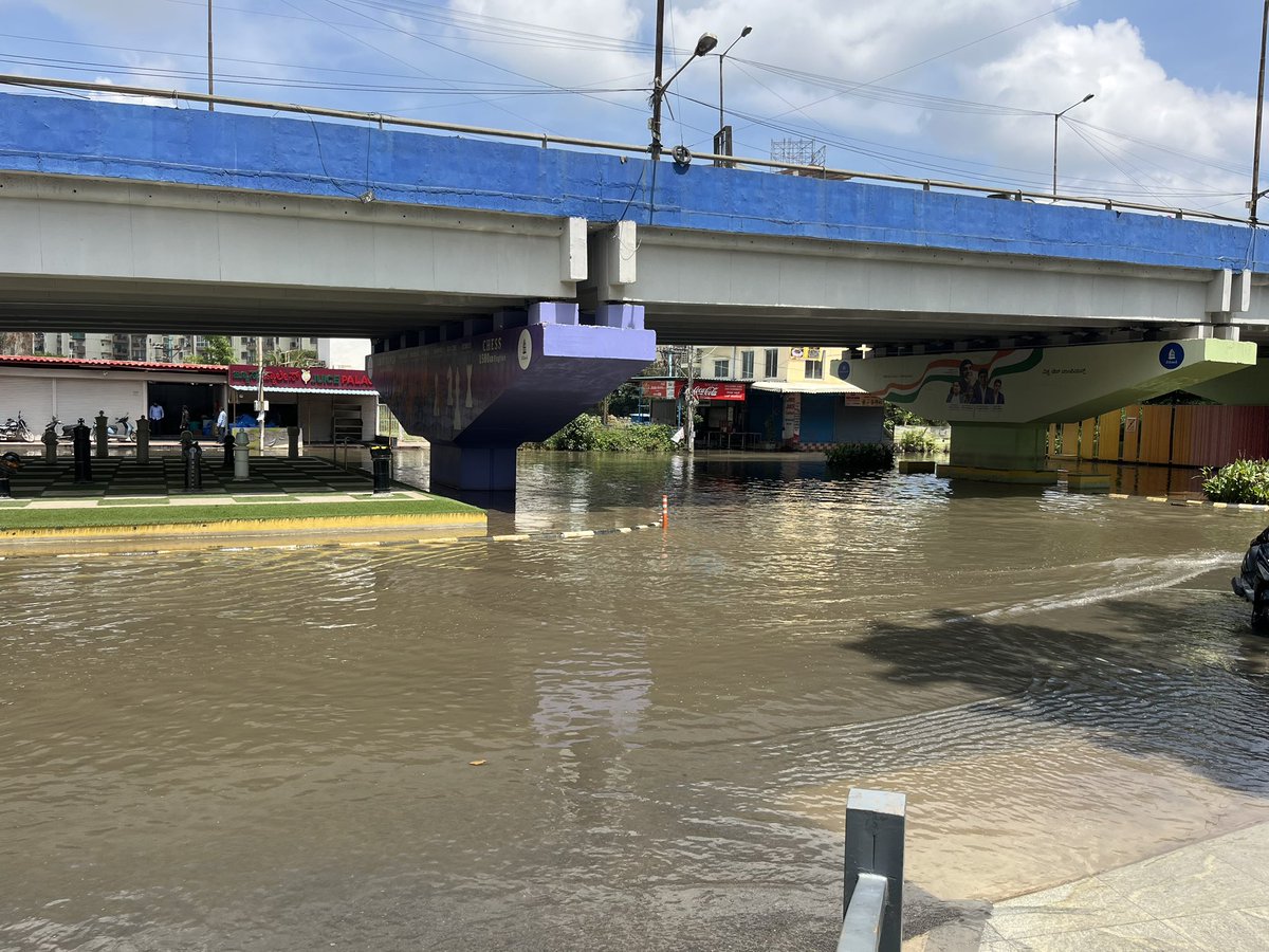 venki085's tweet photo. Stagnant water outside a major techpark under the overbridge on #sarjapurroad from last 2 days! It's been years since this issue repeats every few months! Many dengue patients, closed shops and damaged vehicles are the least of worries! Simply unbelievable! #Bengaluru #sarjapur https://t.co/S8oKxAuyPq