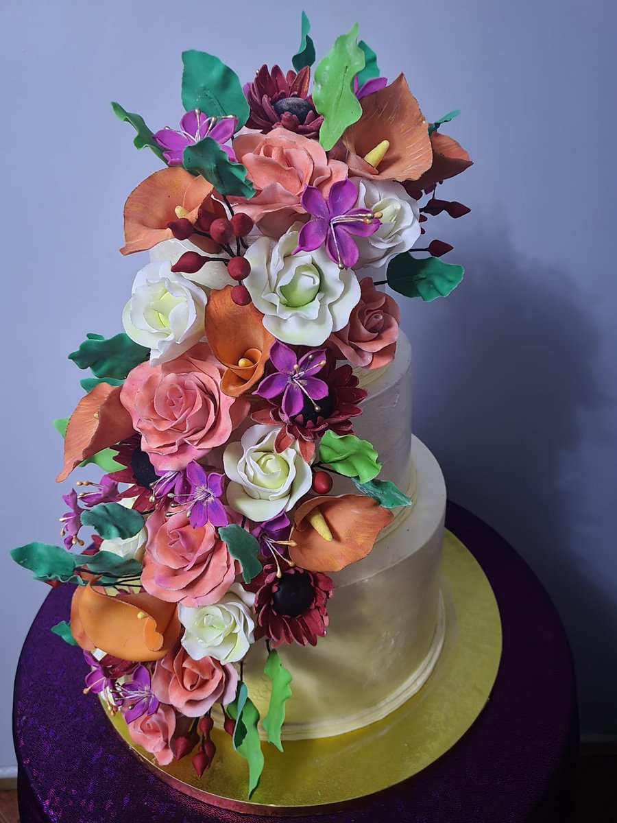 vale89646's tweet image. #amazing_cake #sugarflowers  #cake #beautiful