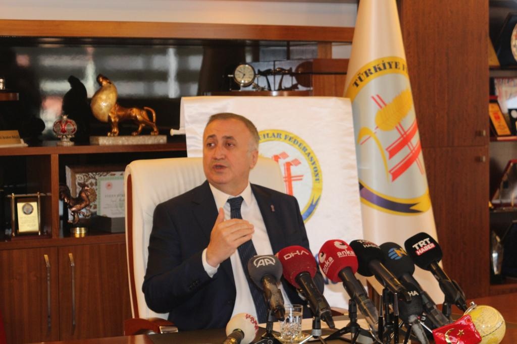 Başkan Balcı'dan ekmek fiyatları ile ilgili açıklama.
"EKMEĞE ZAM KAÇINILMAZ."
facebook.com/share/p/EEekzD…
<a href="/hibrahimbalci54/">Halil İbrahim Balcı</a>