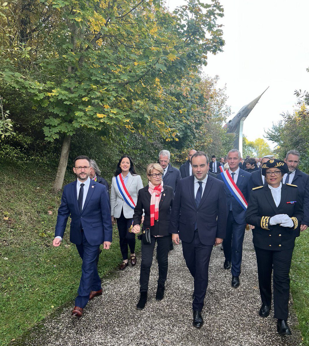 josypoueyto's tweet image. Au sein de la délégation qui accompagnait hier le ministre des armées, nous avons pu notamment vérifier l’excellence des équipes de la #DGA à Biscarrosse avec le premier tir d’essai du système Samp-T.  Le test a parfaitement réussi au bénéfice de notre  défense Sol Air.