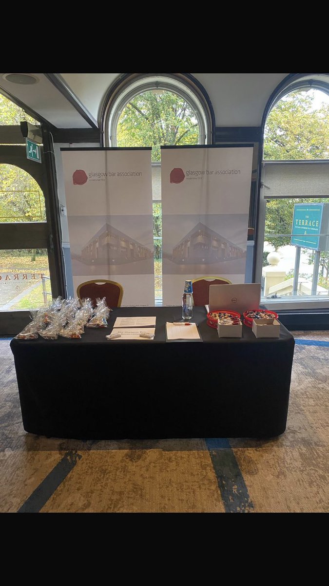 If anyone is at the University Law Fair today at the Glasgow Grosvenor Hotel (11am-2pm) come say hi 👋🏼 can’t wait to see everyone I hope you all have the best day - Lisa 😊