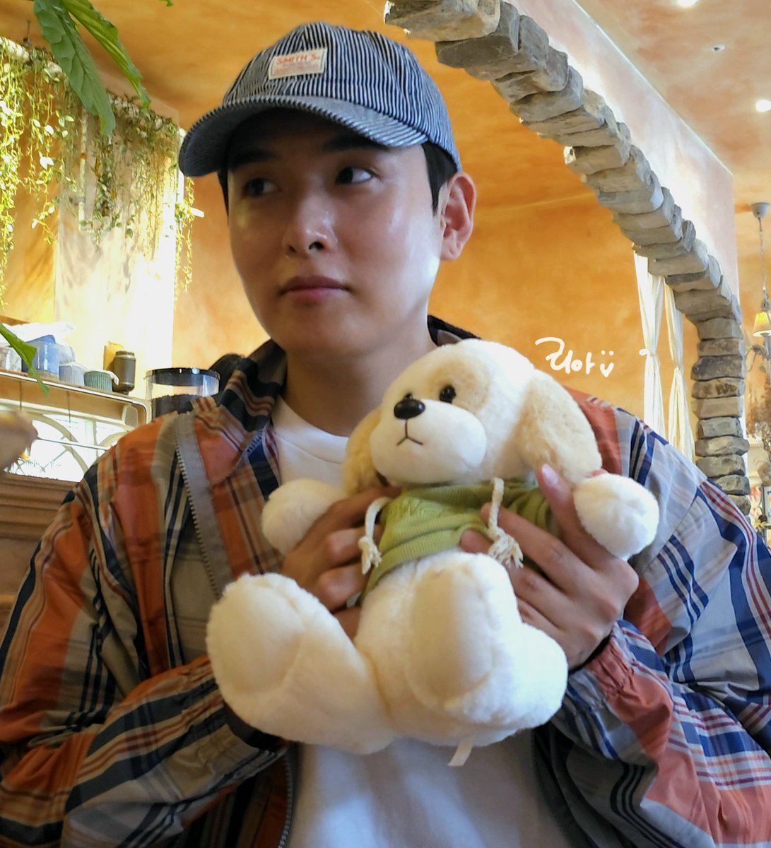 rria0603's tweet photo. 령구시🧡
령구랑 인형은 필승조합🐶💚🍀
#려욱 #려욱아_사랑해 @9ryeong9 https://t.co/NEAxMrmcLc
