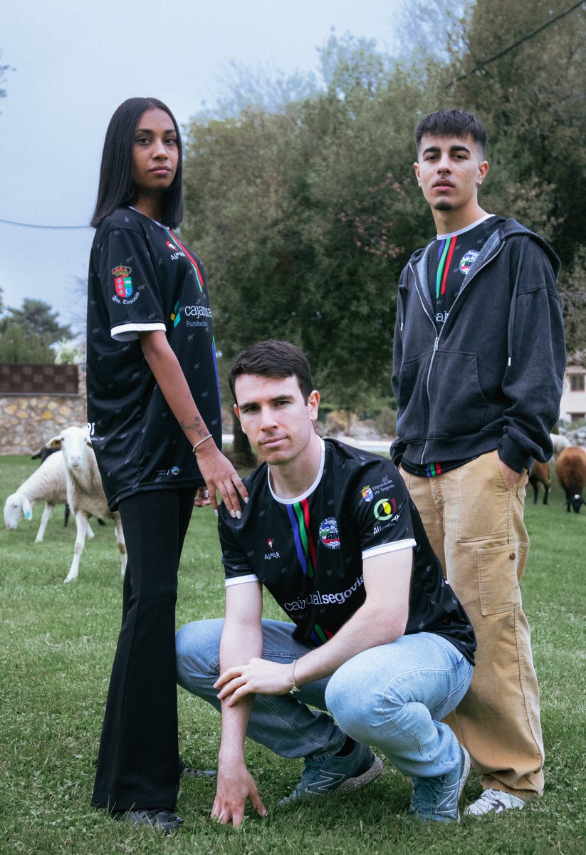 CallMeKara_tw's tweet photo. ⚽️ATM Trescasas x 🐑

Diseño de camiseta asociado a la cultura del pueblo. Si la historia del pueblo va de ovejas hacemos uso de ella!

Diseño y sesión fotográfica realizada por mi. https://t.co/Z8mL8I4CpI