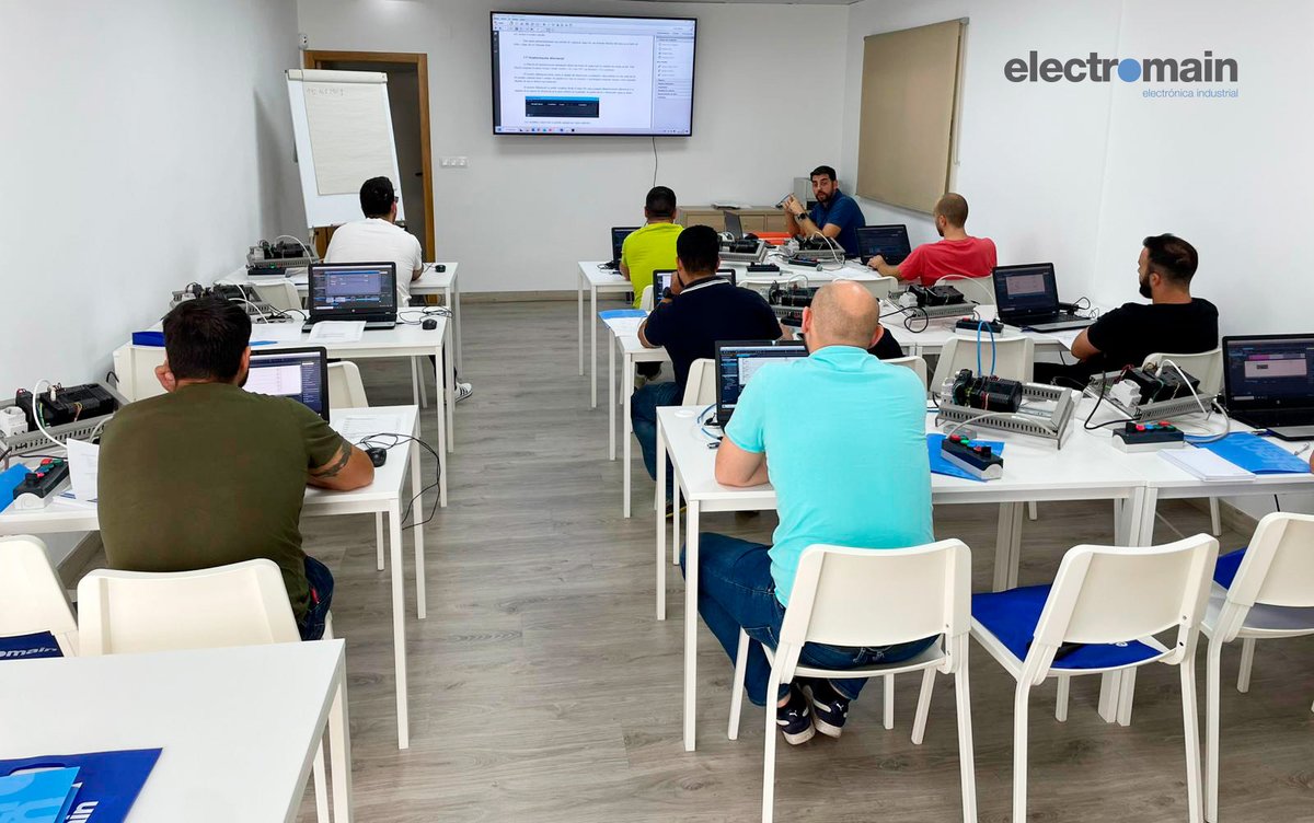 Electromain1's tweet image. 💡 ¡Iniciamos el curso de #SYSMACStudio esta semana! 💻

Nuestros participantes están sumergidos en sesiones prácticas de programación y optimización de procesos para la industria. 

Si te interesa capacitarte en #AutomatizaciónIndustrial, ¡pronto abriremos nuevas ediciones!