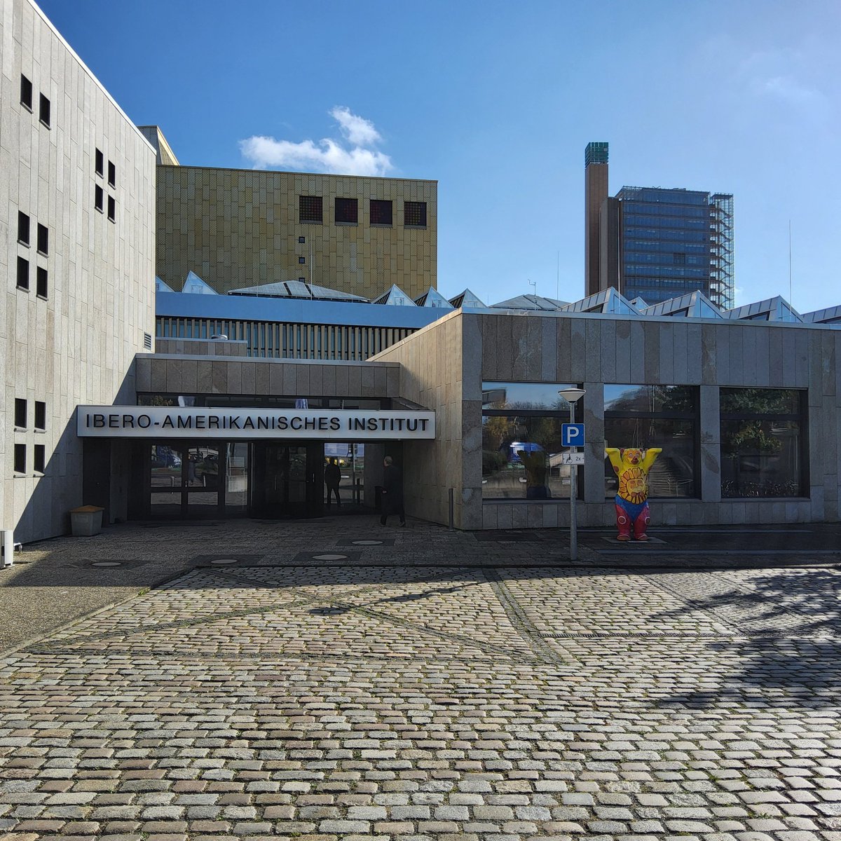 Zum #Semesterstart wünschen wir allen Studierenden und Lehrenden der #Lateinamerikastudien und #Romanistik alles Gute. Unsere Bibliothek steht Ihnen und Euch offen. Wir freuen uns auf zahlreiche Besuche und sind gespannt auf neue Nutzer:innen!

<a href="/LatStudien_FU/">Master Interdisziplinäre Lateinamerikastudien</a>
#Erstsemester