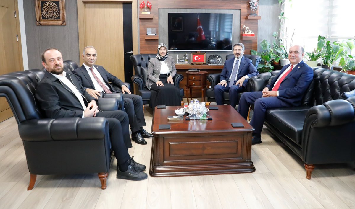 AhmetAYDIN_02's tweet photo. AK Parti 25. Dönem;
 Ankara Milletvekilimiz Sn. @MahmutSamiMALLI, Şanlıurfa Millet Vekilimiz Sn. @hamidesrc_ ve Aksaray Milletvekilimiz Sn. @nevzatpalta ile Cumhur İttifakı Paydaşımız Milliyetçi Hareket Partisi 25. Dönem Bayburt Milletvekilimiz Sn. @drkadrikaraoglu’nu bakanlığımızda misafir ettik. 
Kıymetli vekillerimize ziyaretleri için teşekkür ederim.