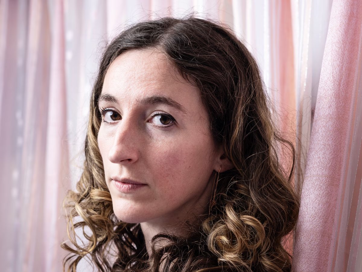 Linkse activisten maken zich zorgen om de arrestatie van Marlisa Hommel (UU). Ik maak mij meer zorgen om het feit dat ze het in haar hoofd haalt om rode verf op een vlag te gooien bij de herdenking van een gruwelijke slachting? U ook?

#marlisa #hommel #herdenking #amsterdam