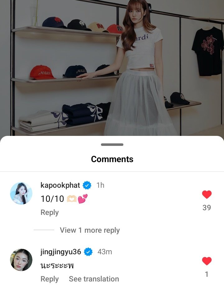kentouchthis__'s tweet image. Both her girl crushes left a comment on her post. Piploy are you still breathing 😭
#KapookPiploy #PiployRR