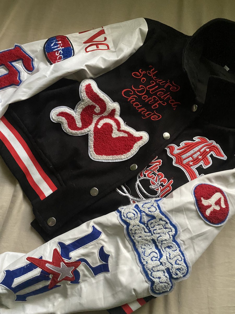 njmxo_'s tweet photo. LOOK WHAT I THRIFTED 🥹 https://t.co/tSkPo7hgf2
