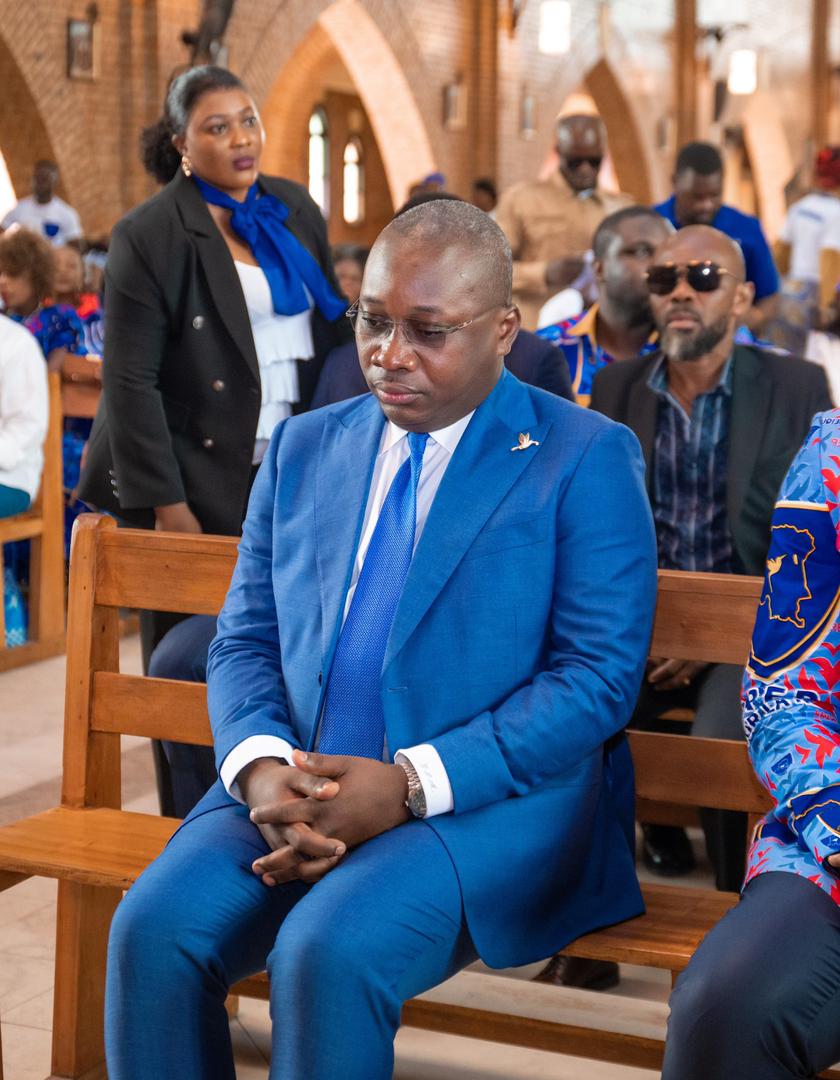 JBanzinga's tweet photo. #AREP_KC,La Fédération du Kongo central a célébré les 2 ans du parti à son siège à Matadi sous le leadership du Fédéral JeanJacques #BANZINGA en collaboration avec la coordination de la ligue des jeunes avec son coordo Trésor KAPITA. @ArepOfficiel @corneille_tamba @AlphaLima1919 https://t.co/WByHn3HxqR