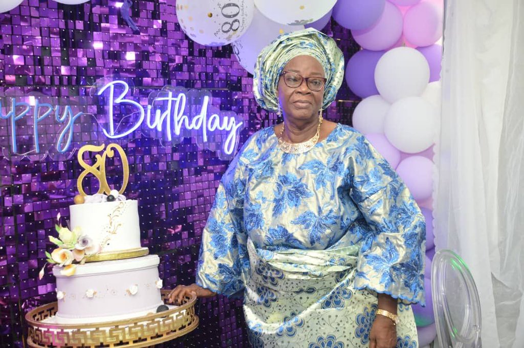 Esobevents's tweet photo. You desire to host a party but Worried about the economy? 

Dont worry, no amount is too small for a beautiful celebration. Be rest assured that with our team of dedicated vendors, excellence is guaranteed on a pocket friendly budget. 

#iyalajeat80
#esobevents #esobmoment https://t.co/vHx0TcVlfY