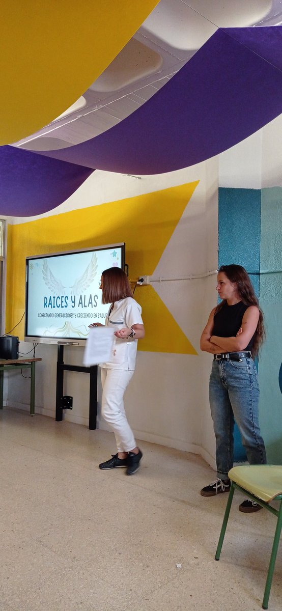 CS_BCarmen's tweet photo. Hoy hemos iniciado el proyecto anual Raíces y Alas conectando personas y generaciones para mejorar y promocionar las salud fisica y mental. Gran experiencia!!!
#Barriomar74 y Centro de mayores del B° Carmen @Murciasalud @Area7ReinaSofia @AytoMurcia @IsabelAyalaVig @BaezaAlcaraz https://t.co/GGrX8dY18k