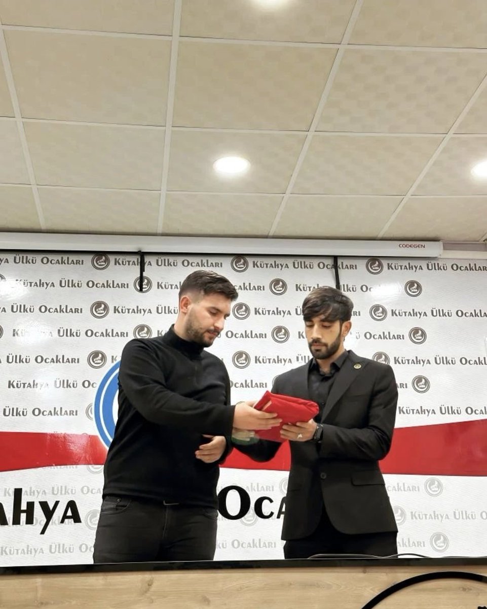 "Yaklaşık 5 yıldır sürdürdüğüm Kütahya Ülkü Ocaklarındaki görevimi, Üniversite Başkanı Veli Özdamar’ın izniyle bırakmış bulunuyorum. Rabbim, görevi devralacak reisin yolunu açık etsin, kılıcını keskin kılsın