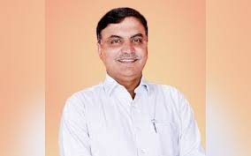 Udayindiaonline's tweet photo. #BREAKINGNEWS🚨Two independent Haryana MLAs join BJP day after election results.
▶️#DevenderKadyan and #RajeshJoon joined the BJP at Union Minister and Haryana in-charge Dharmendra Pradhan's house in the presence of state BJP chief Mohan Lal Badoli.
#HaryanaBJP https://t.co/cWRz2liPpi