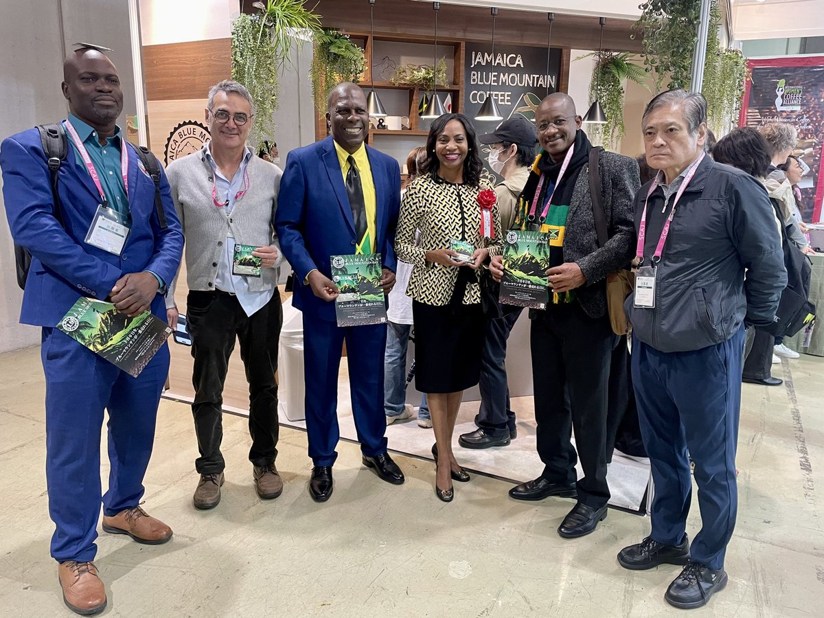 ShornaKayR's tweet photo. Today, I was pleased to join Tatsushi Ueshima, Chairman of the Assoc. of Japanese Importers of Jamaican Coffee 🇯🇲☕️ & Norman Grant, Chairman of the Jamaica Coffee Exporters Assoc. for the opening of the 2024 World Speciality Coffee Conference & Exhibition in Tokyo.
#jbmcoffee https://t.co/fYPJ607z00